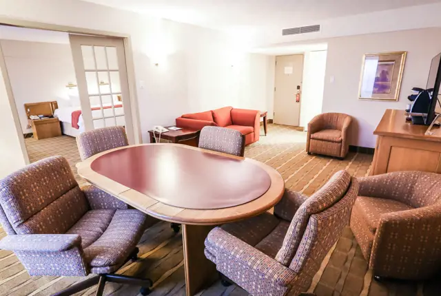 Hôtels Gouverneur Trois Rivières Suite Living Room
