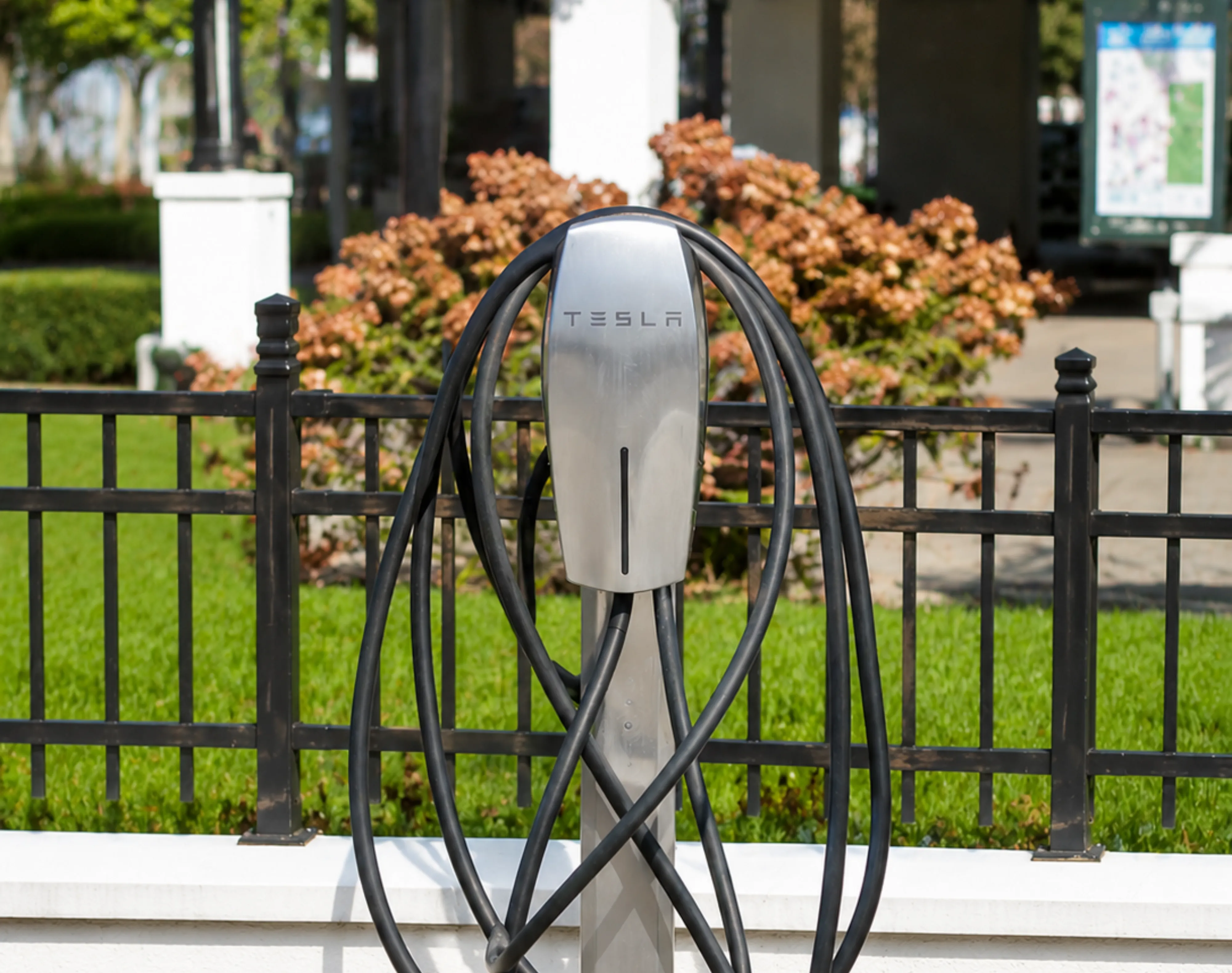 Hotels Gouverneur Trois Rivieres Borne Tesla Stationnement