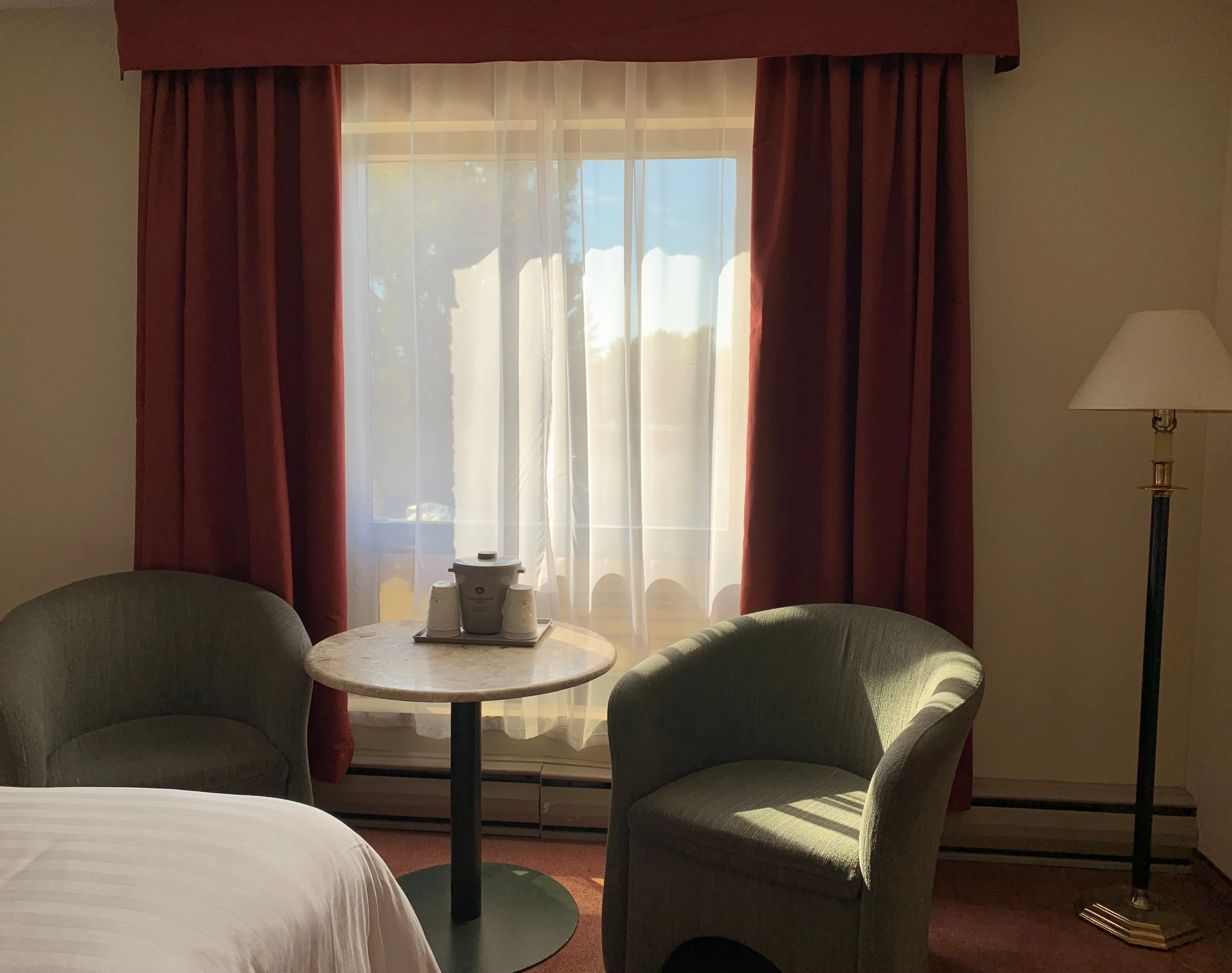 Hotels Gouverneur Trois Rivieres Coin Repos Table Fauteuils