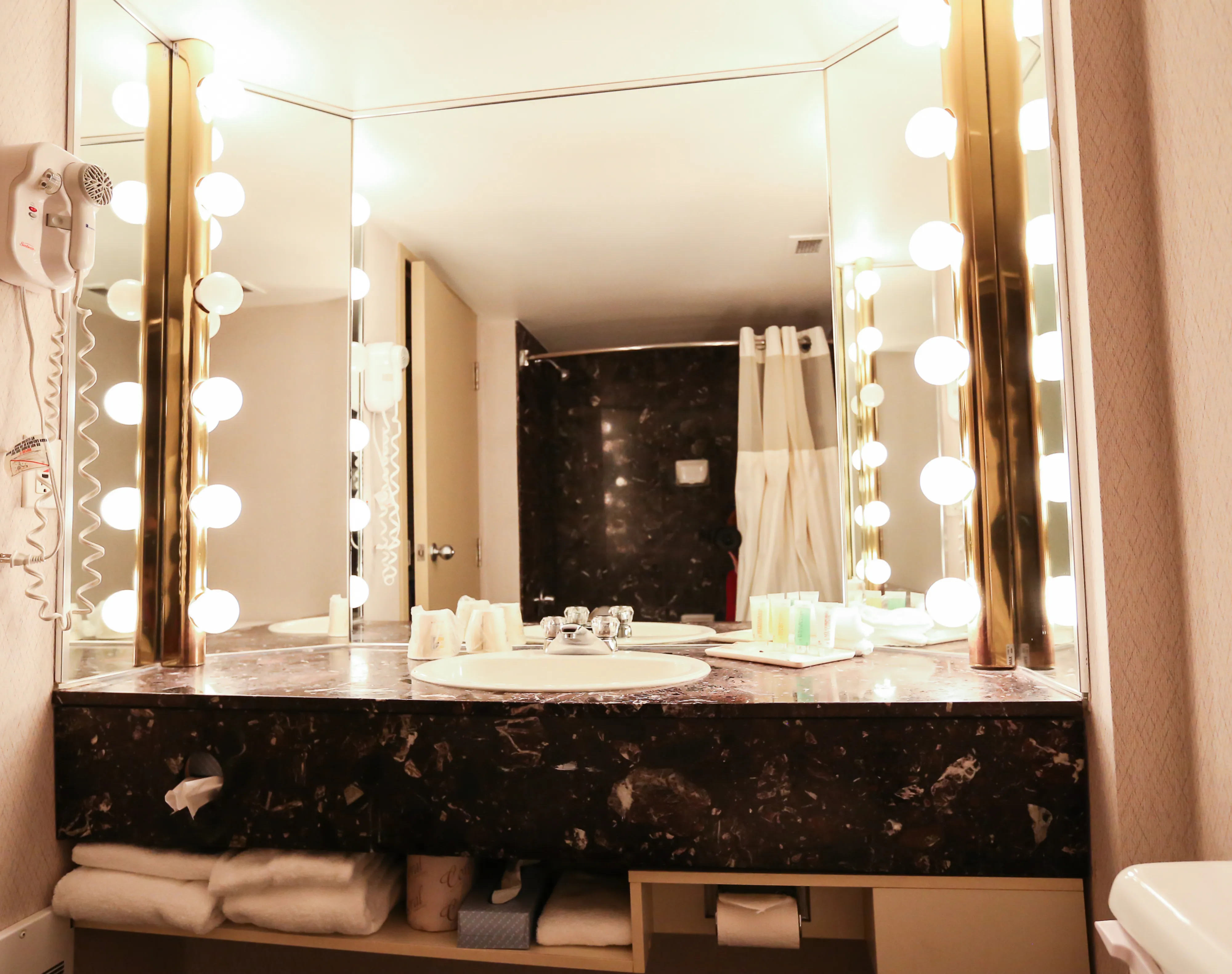 Hôtels Gouverneur Trois Rivières Suite Bathroom