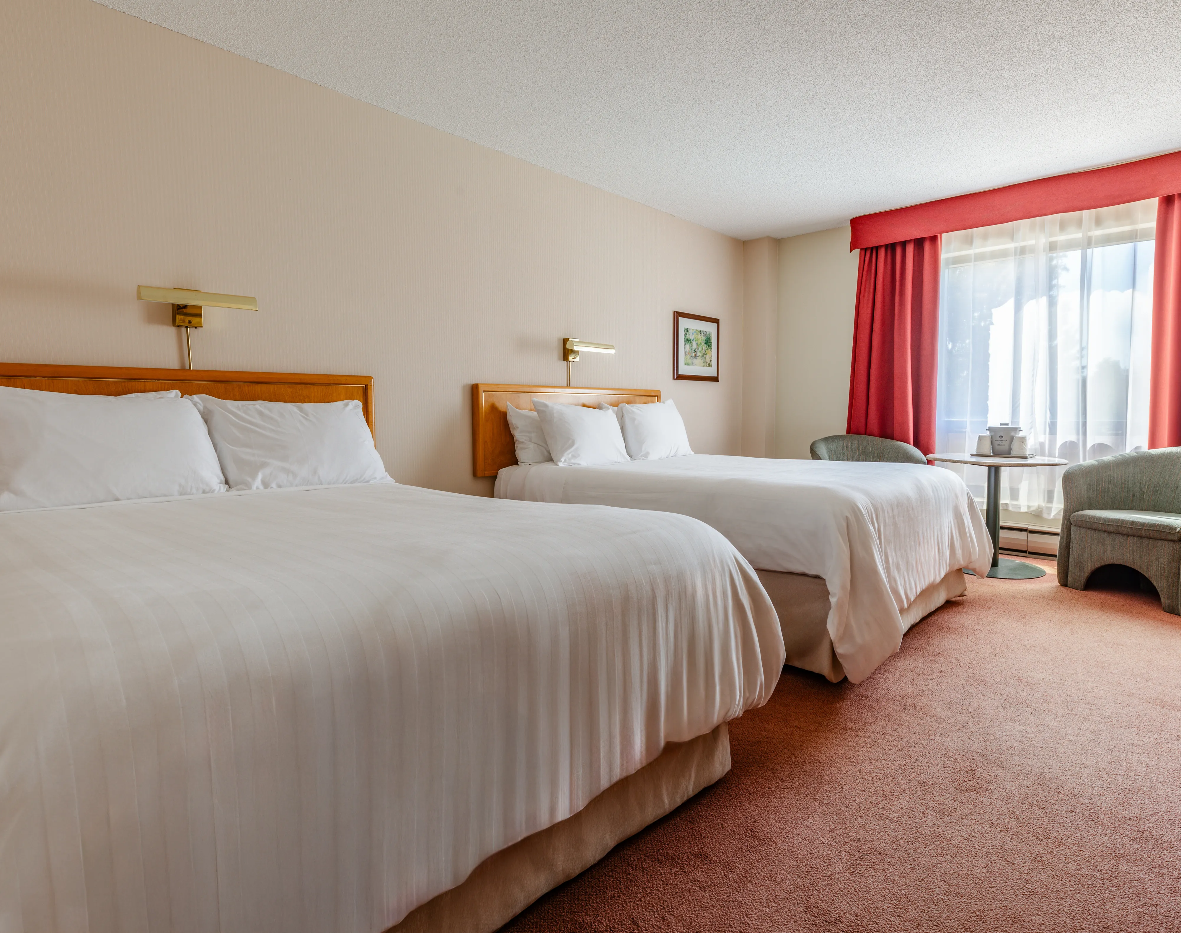 Hotels Gouverneur Trois Rivieres Chambre Classique 2 Grands Lits Vue Ensemble Vers Fenetre®EAQ Marieannegaudreault